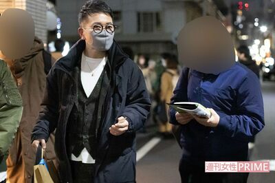 お笑いライブ終わりに記者からの直撃取材を受ける宮迫博之