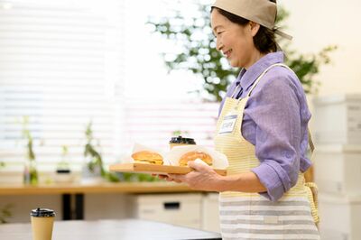 “命を落とすシニアバイト”、年間300人超が「労災」で死亡!熱中症、高所からの転落「シニアを取り巻く労…