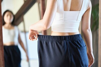 美容家が教える「くびれづくりメソッド」つかんでひっぱるだけ、寝た姿勢でできるズボラのための“セルフケ…