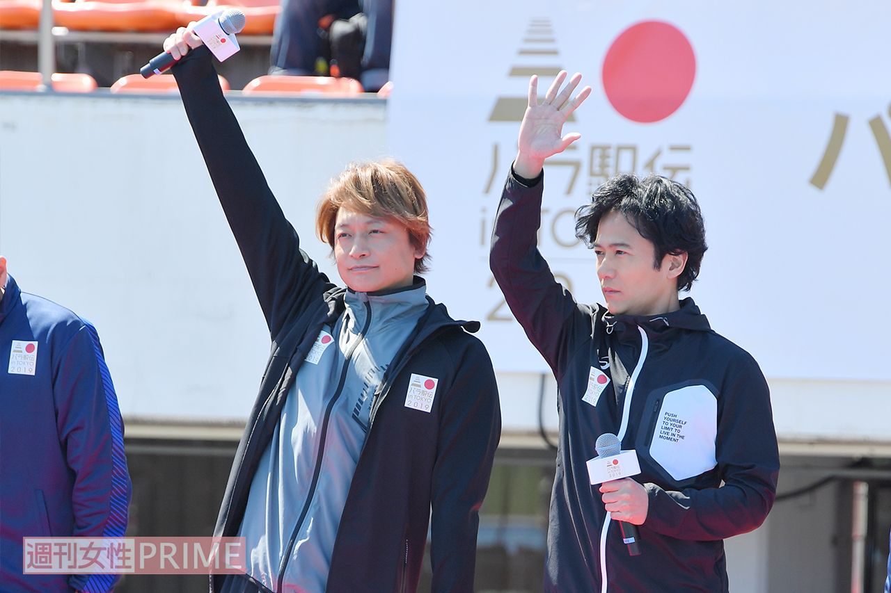 草なぎは選手として登場したため、2人でステージに上がった稲垣＆香取は「『新しい地図』は2人になりました！(笑)」と冗談を飛ばし、会場を盛り上げた