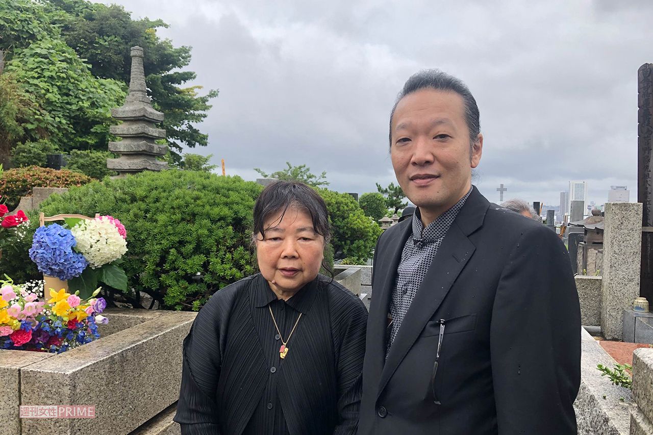 法要の施主で、ひばりさんの長男・加藤和也氏と関口範子さん
