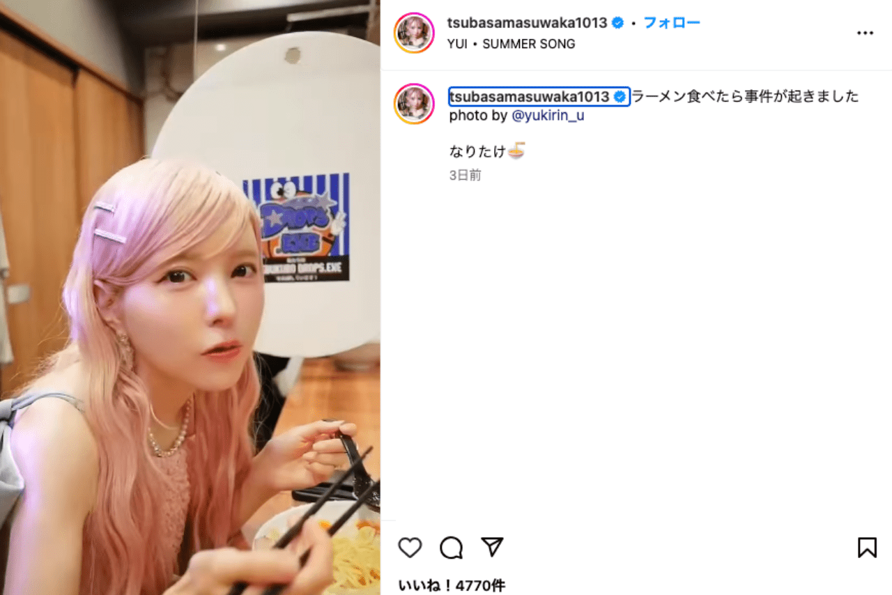 「あざとい」ツッコミ続出したラーメンを食べる益若つばさ（公式インスタグラムより）