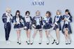 なにわ男子の衣装の“パクリ疑惑”が浮上したアイドルグループ・AVAMの衣装(公式SNSより)