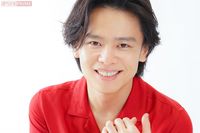 「あの胸筋に触れてみたい」中川晃教がシンパシーを感じる“はだけた”アーティスト