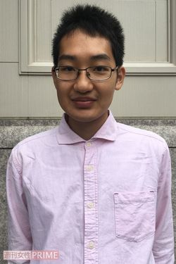 沖縄戦の遺品や記録を収集し、語り継ぐ西尾さん