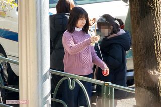 '20年12月、ドラマ『ボス恋』のロケに臨む上白石萌音