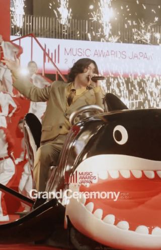 話題となっている米津玄師のパフォーマンス（MUSIC AWARDS JAPAN公式Xより）