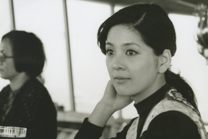 当時のトップスター・三田明さんの恋人役でデビュー。俳優としても活躍した