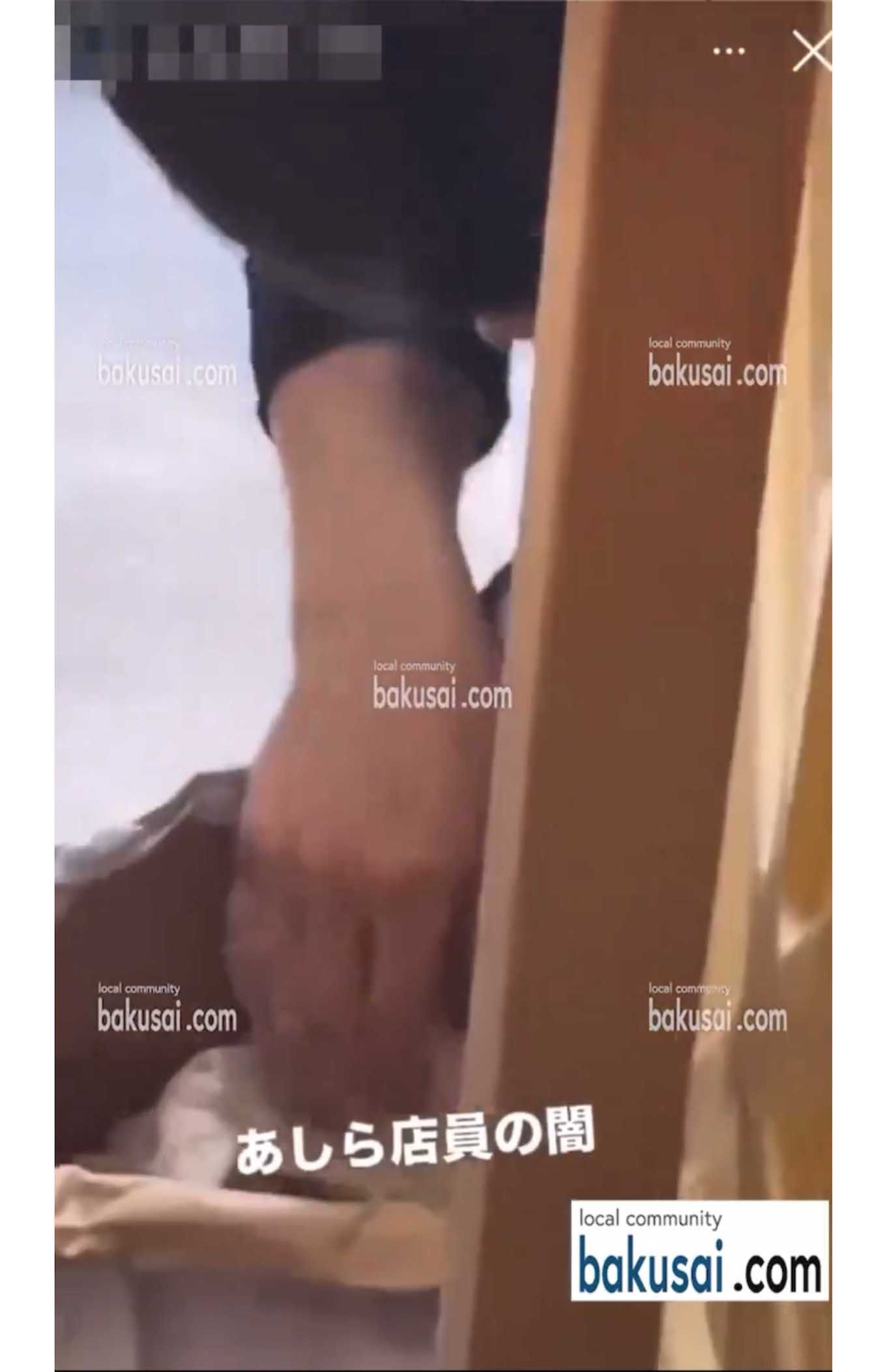 ネットで拡散されているバイトテロ動画。新潟県にある『荒川らーめん魂あしら』のバックヤードと思しき場所で撮影されている（『爆サイ.com』の公式Xより  https://x.com/bakusai_com/status/1850759396655329745）