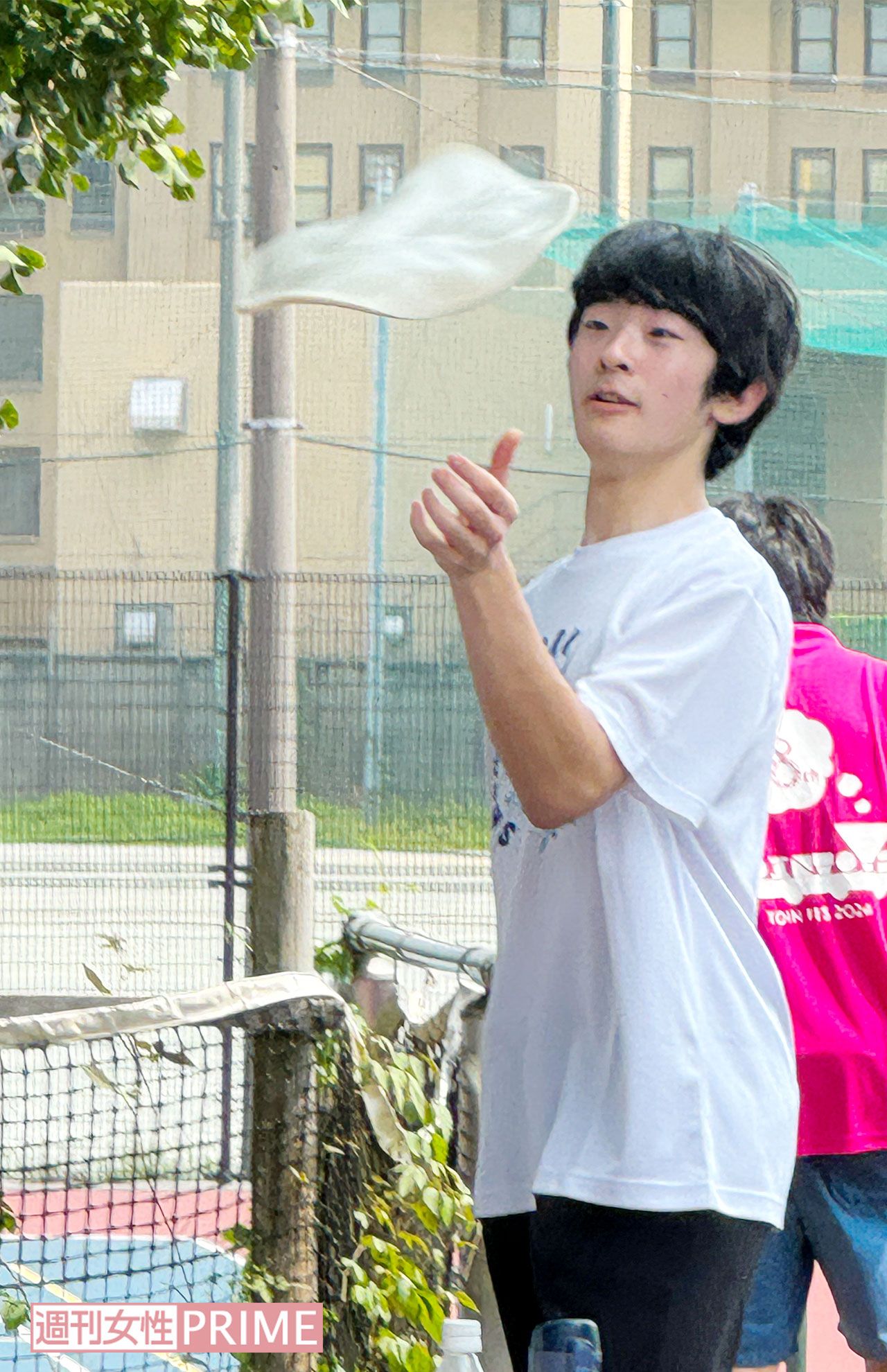 '24年9月、桐陰祭でのご様子。ピザの生地に見立てたものをクルクルと回され、ご友人と楽しまれていた