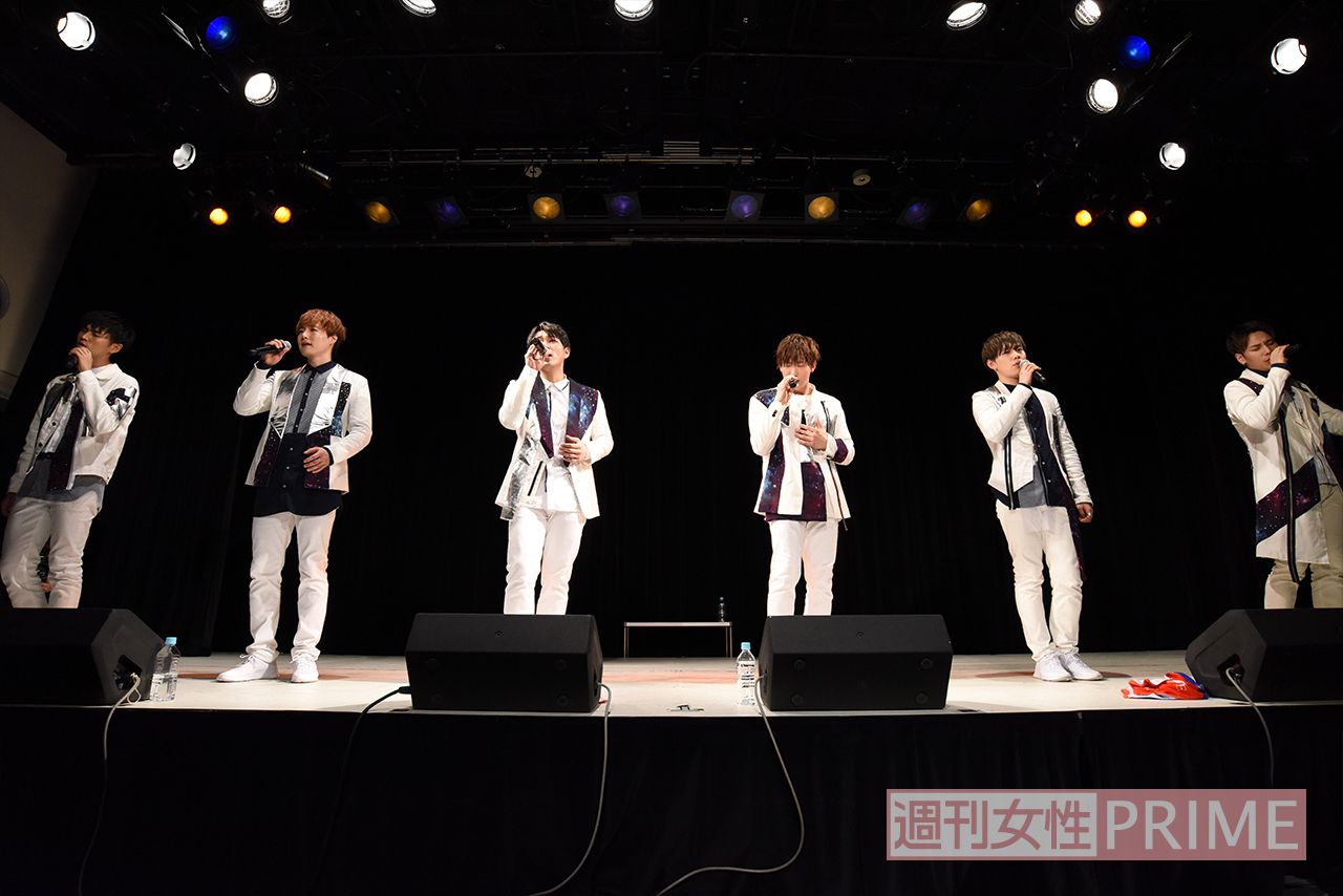 左からテフン、ルイ、ソル、サンウ、ウシク、ナロ　撮影／高梨俊浩