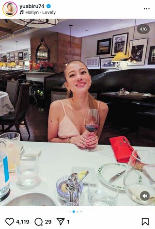 “胸元アピ”が強いあびる優（本人のインスタグラムより）