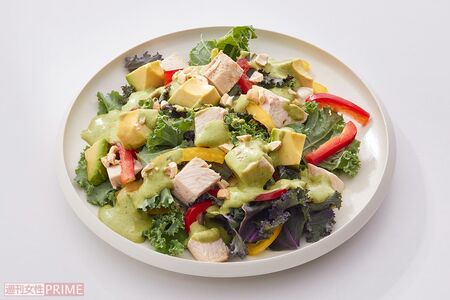 ケールのバジルシーザーサラダ　撮影／廣瀬靖士