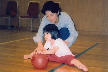 2004年8月　2歳になられた愛子さま（宮内庁提供）