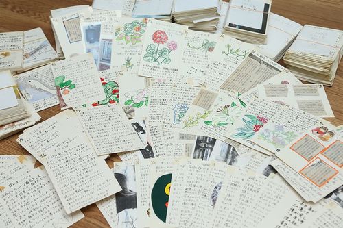 13年間休むことなく母・マスさんに送り続けられた5000通の葉書