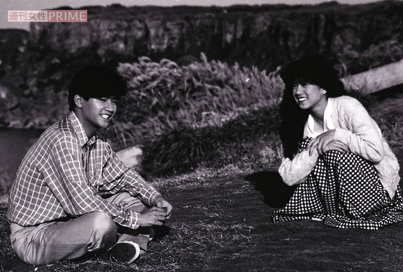 近藤真彦と中森明菜。2人は舛田利雄監督の映画『愛、旅立ち』で共演し距離を縮めたと言われる