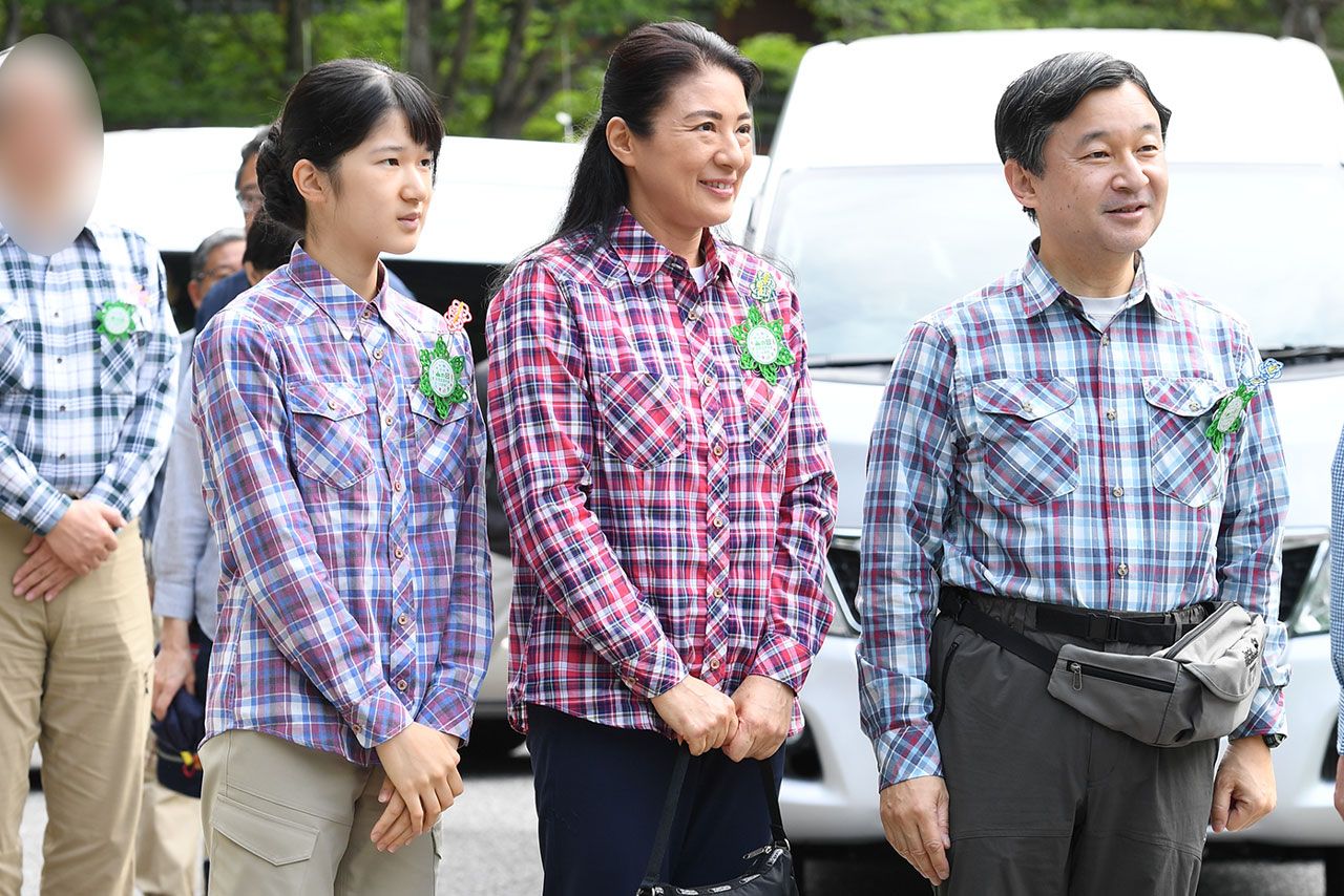 2016年8月「山の日」記念全国大会にご臨席された際の天皇ご一家 