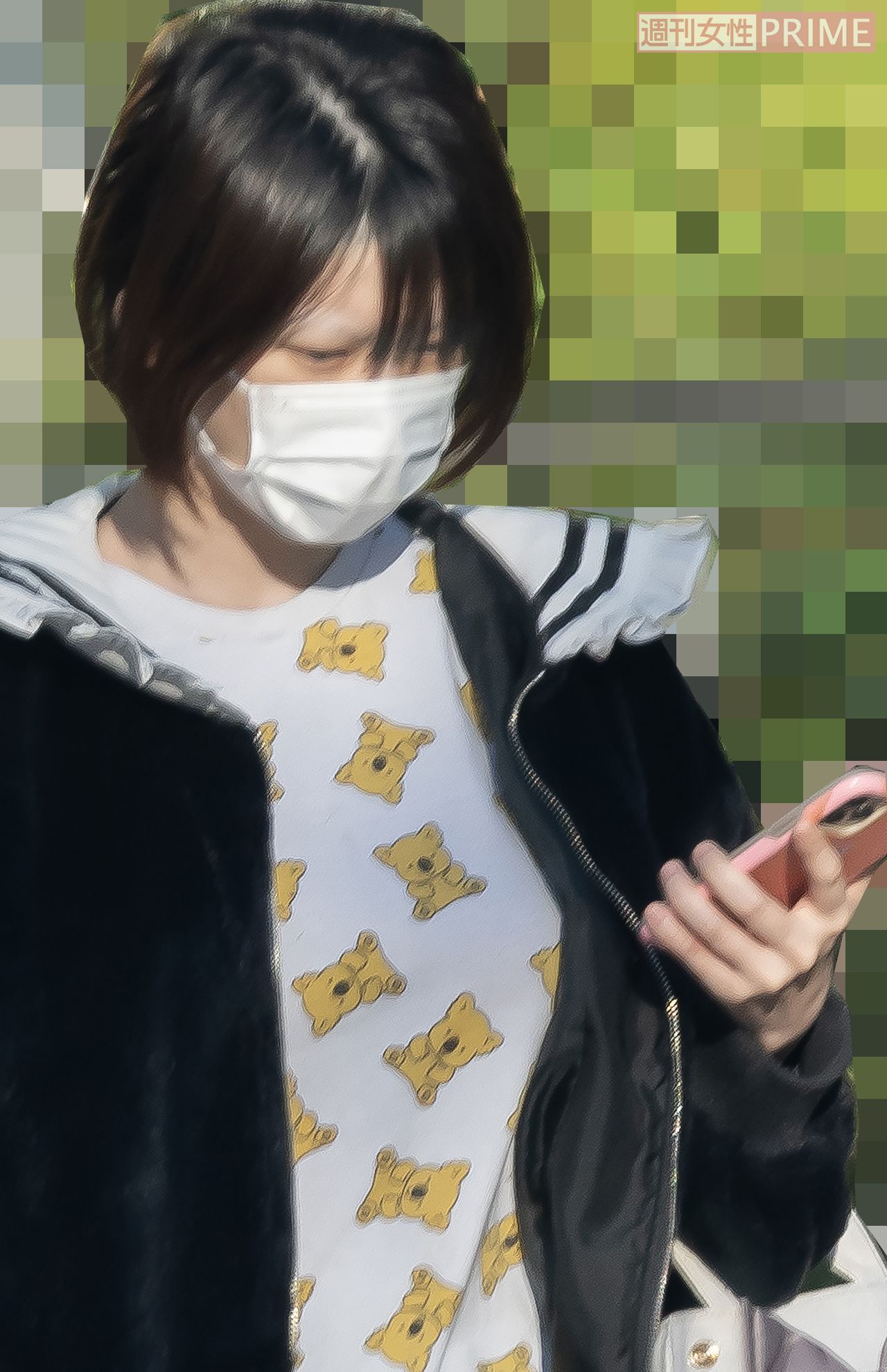 ピンク色のスマホケースはえなこの配信でも登場しているもの