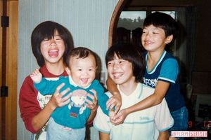 結婚後、夫の3人の連れ子と実子、母親とともにひとつ屋根の下、7人家族を築いた