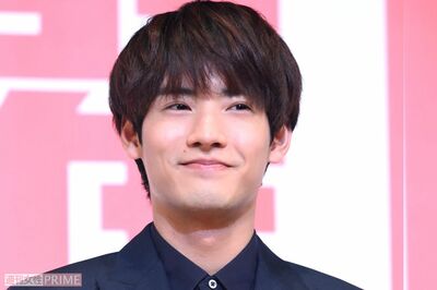 「歩道橋で義母を助けてくれた」男性が人気俳優の赤楚衛二だったというツイートがファンの間で話題に 所属…