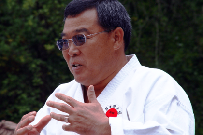 アメリカではしばらくの間、空手の先生をして生計を立てた