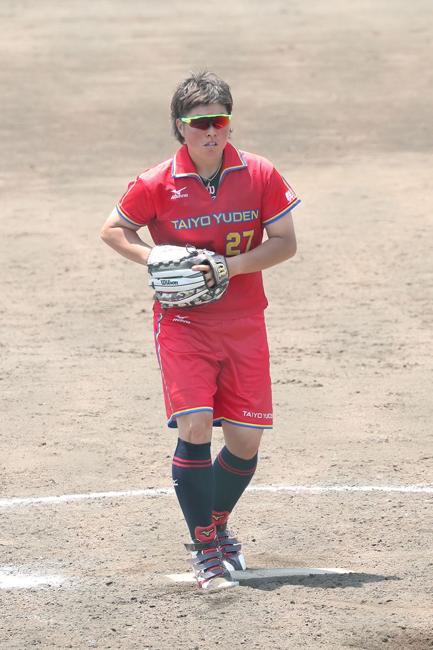 麗華監督と妙子さんが熱視線を送る太陽誘電の藤田倭選手。ポスト上野の一番手として期待を集めるピッチャーだ　撮影／吉岡竜紀