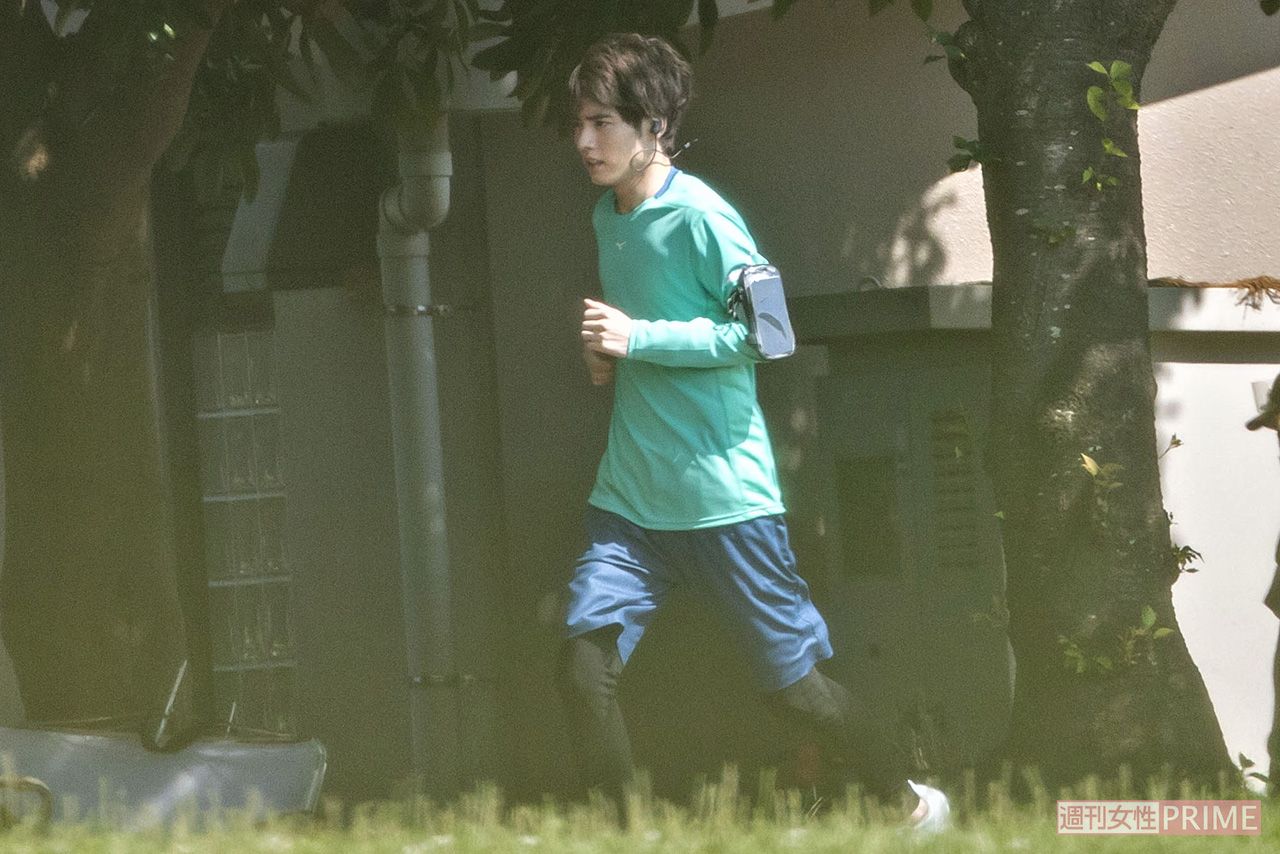 『彼女はキレイだった』ジョギングシーンの撮影中の赤楚衛二