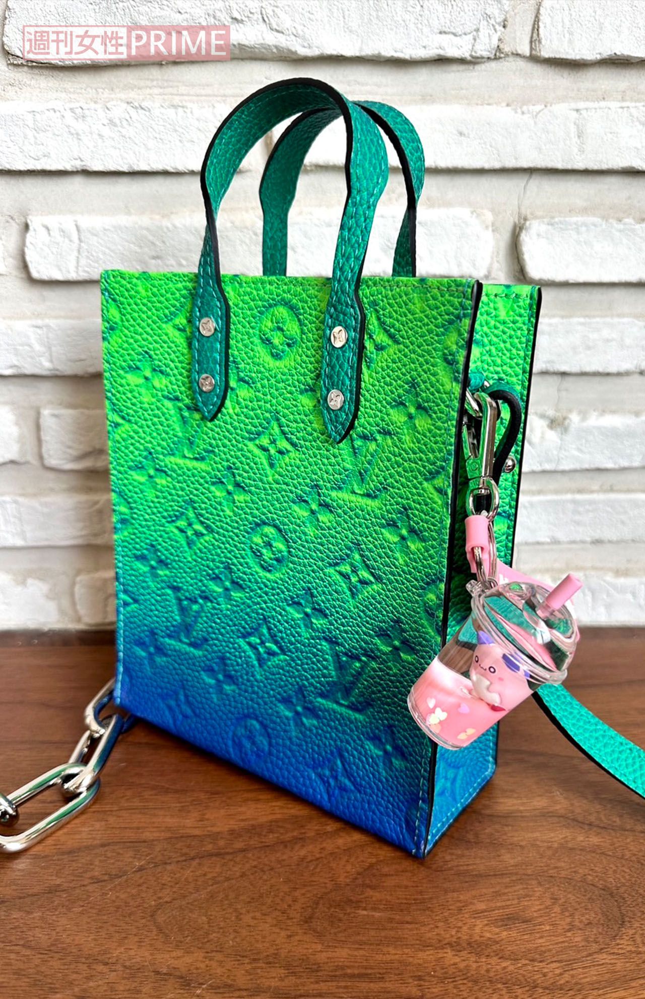 JINとおそろいのバッグをゲット