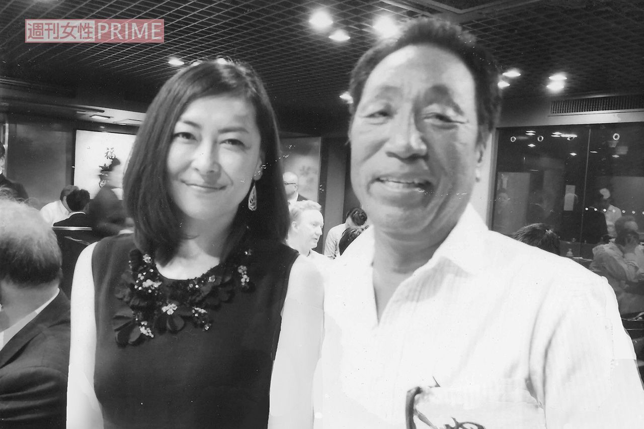 山中則男氏と中山美穂さんのツーショット。「美穂が亡くなる1年前、2人で撮った最後の写真です」（山中氏）