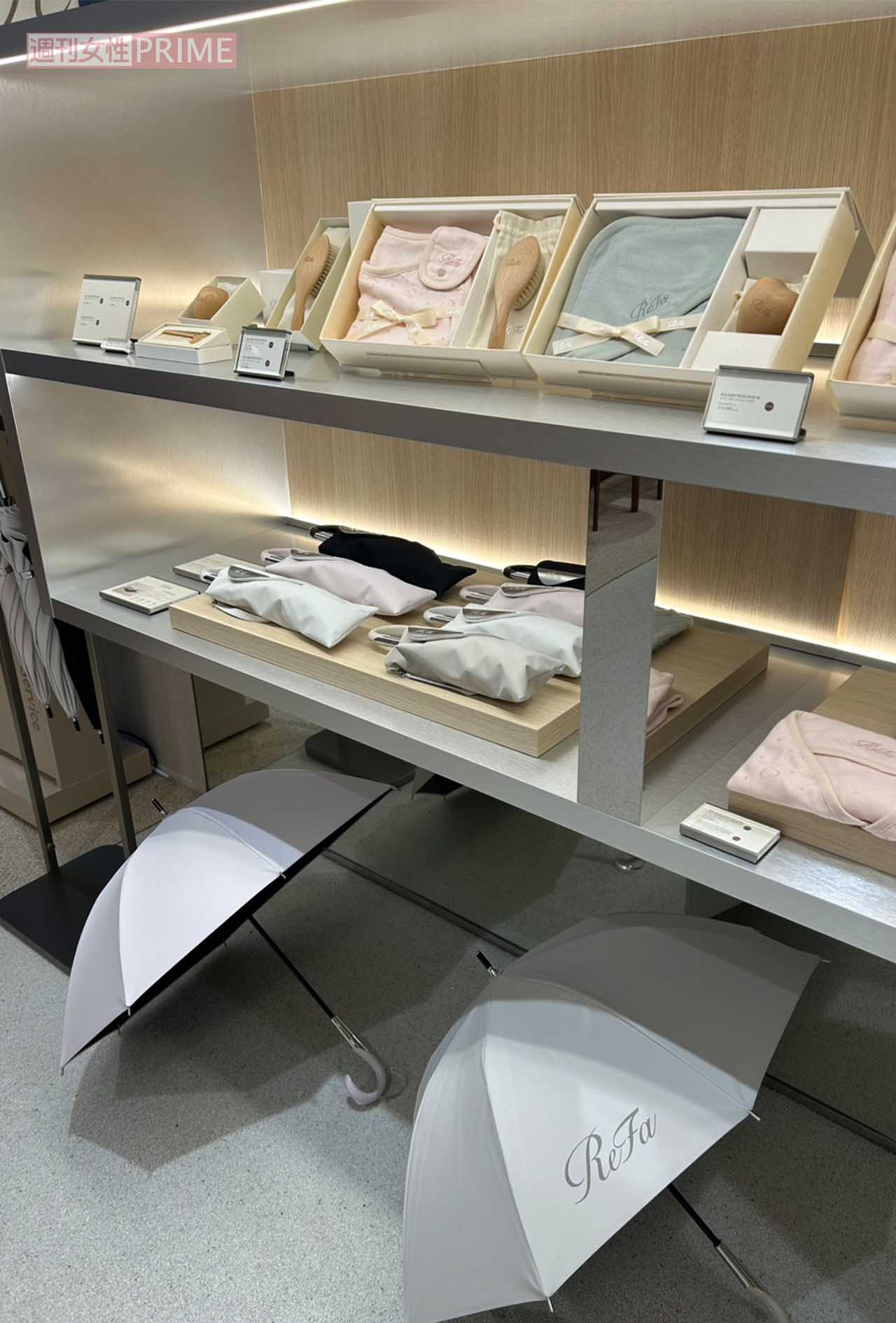 日傘まで展開しているリファ（撮影・編集部）