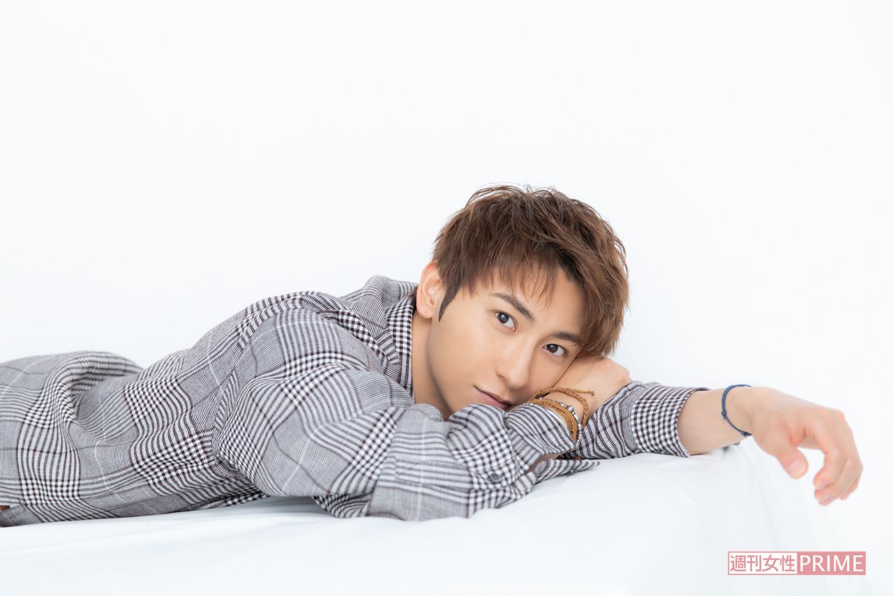 與真司郎（AAA）撮影／矢島泰輔