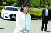 佳子さまの涼しげな夏の装い、フォーマルな“皇室ファッション”を華やかな自分好みにイメチェン！「最近は…