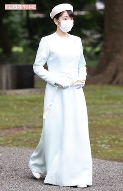 '21年10月、結婚報告のため、皇居内にある宮中三殿に洋装で拝礼された