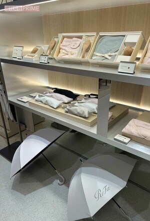 日傘まで展開しているリファ（撮影・編集部）