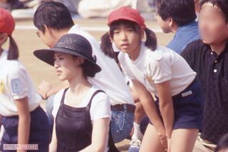 神田沙也加さん（当時11歳）の運動会に参加した松田聖子（1997年10月）