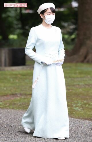 '21年10月、結婚報告のため、皇居内にある宮中三殿に洋装で拝礼された