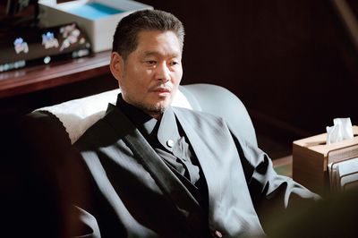 チャン・デヒ（長家会長）役のユ・ジェミョン