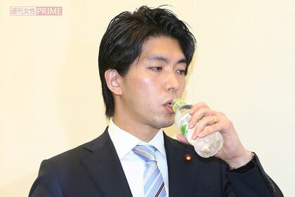 2016年2月、不倫騒動を謝罪する宮崎謙介元衆議院議員