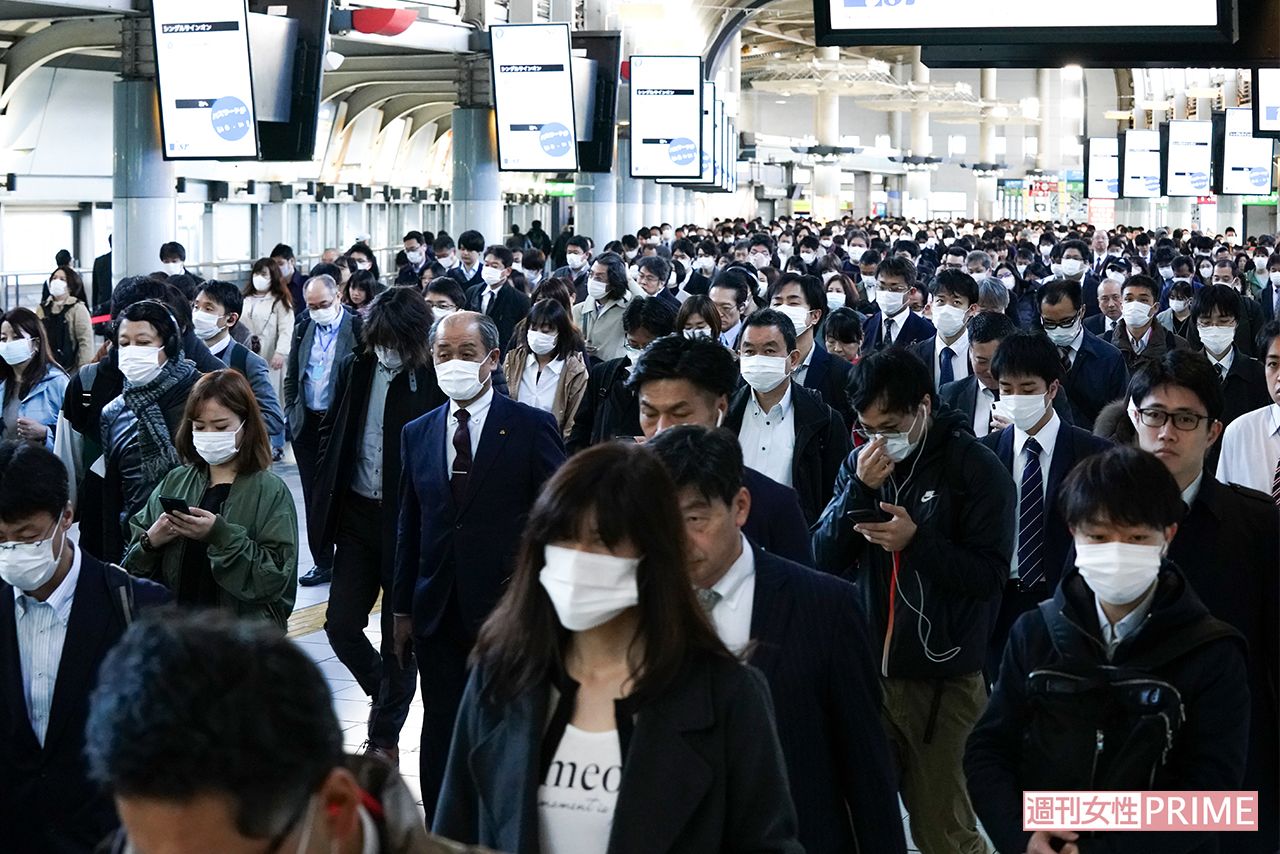東京・品川駅でのマスク率はほぼ100％。春が過ぎて夏になってもこの風景は続く？