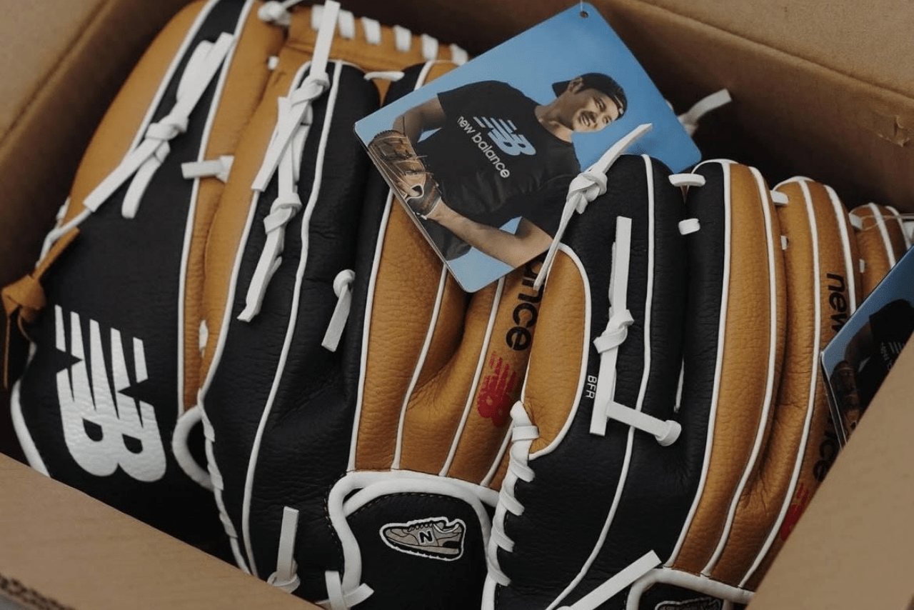 《このグローブを使っていた子供達と将来一緒に野球がでできることを楽しみにしています！》と綴り、寄贈を発表した大谷（本人のインスタグラムより）