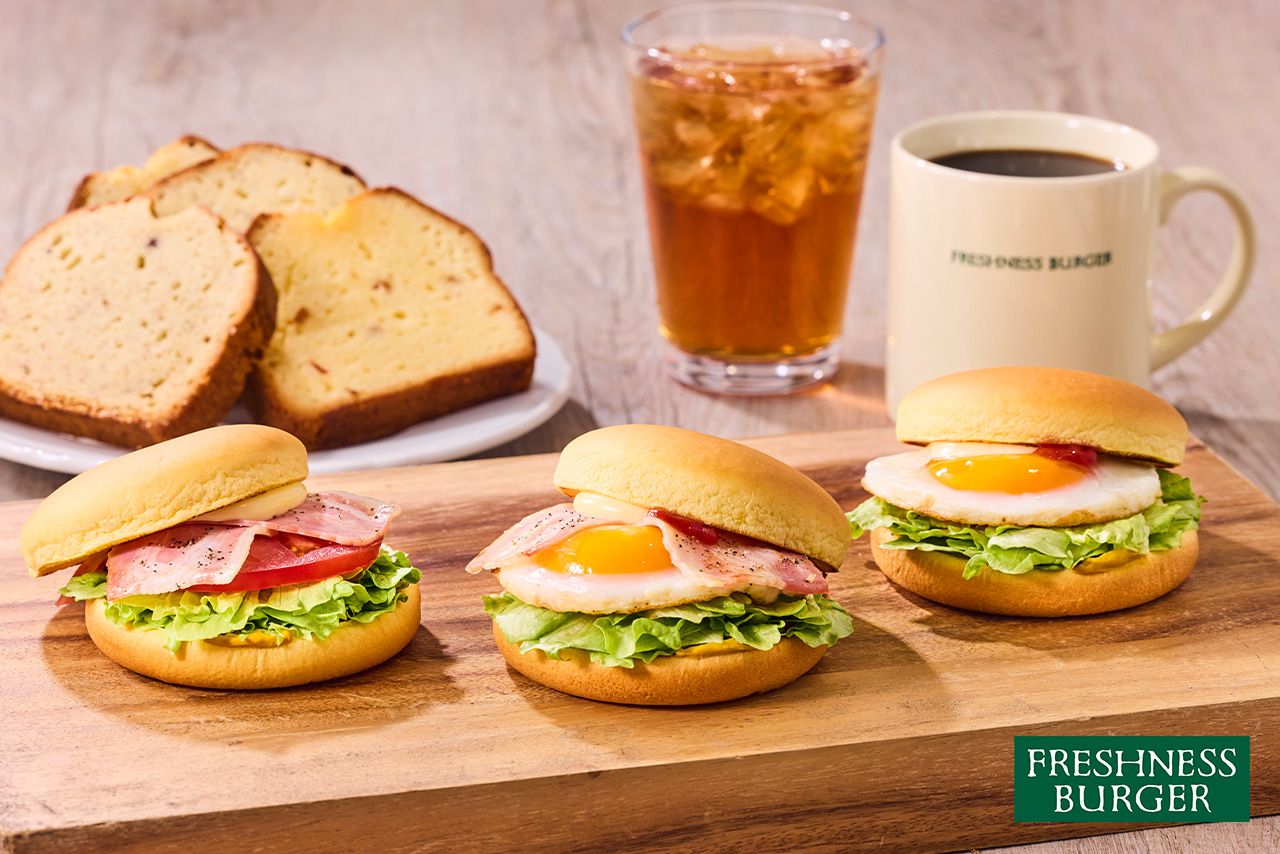 「フレッシュネスバーガー」「バーガーセット」はLE（レタス＋タマゴ）、BLT（ベーコン＋レタス＋トマト）、BLE（ベーコン＋レタス＋タマゴ）があり、490円～。「パウンドケーキセット」はバナナケーキ、オレンジケーキ、レモンポピーシードケーキがあり、540円