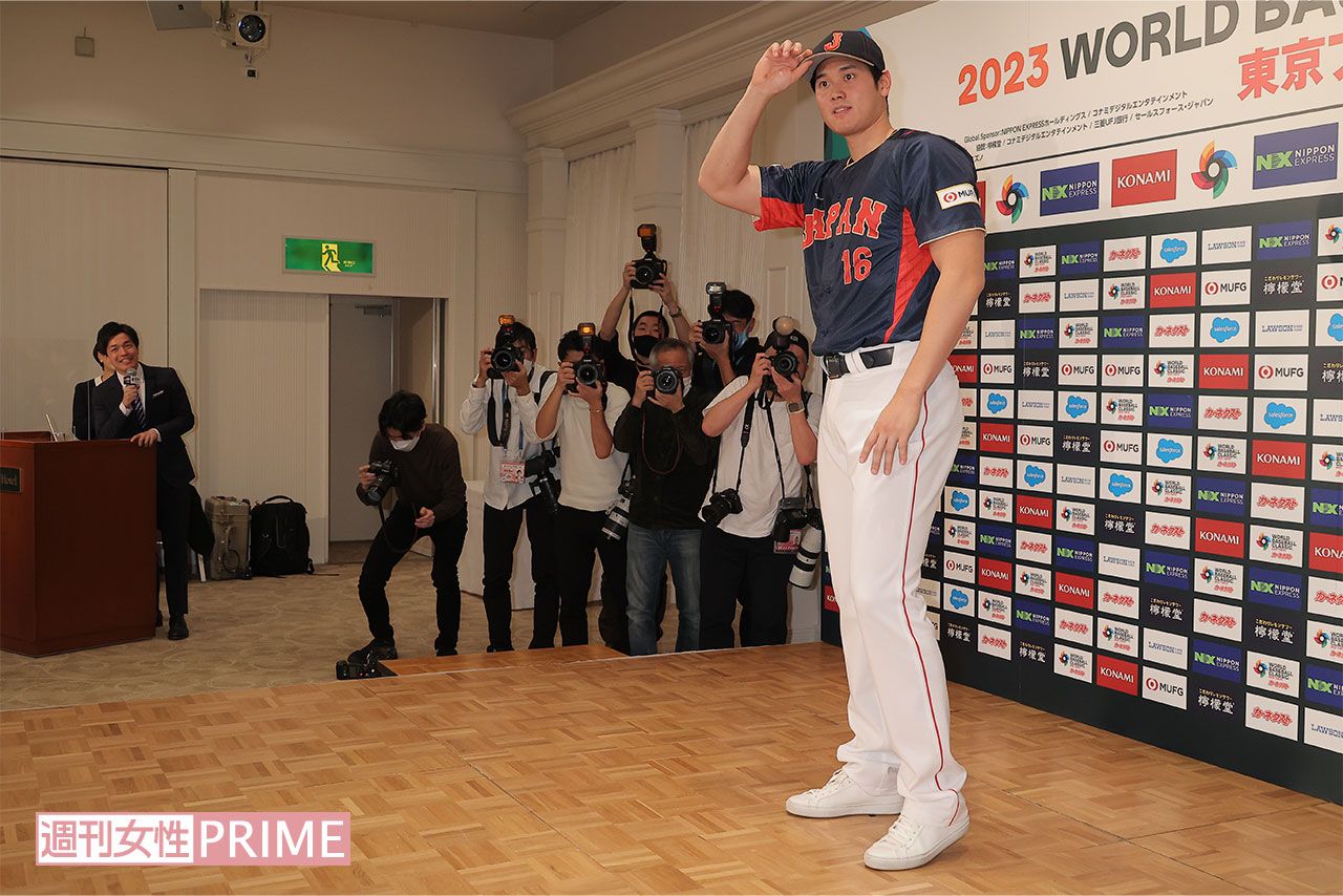 WBCの記者会見を行う大谷翔平