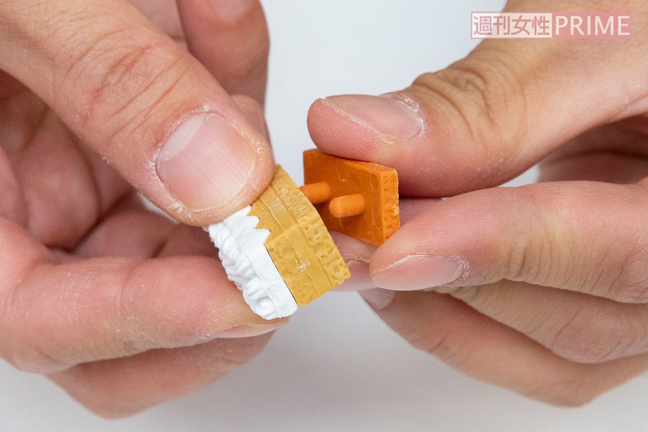 (6)できあがった各パーツを手作業で組み立てる