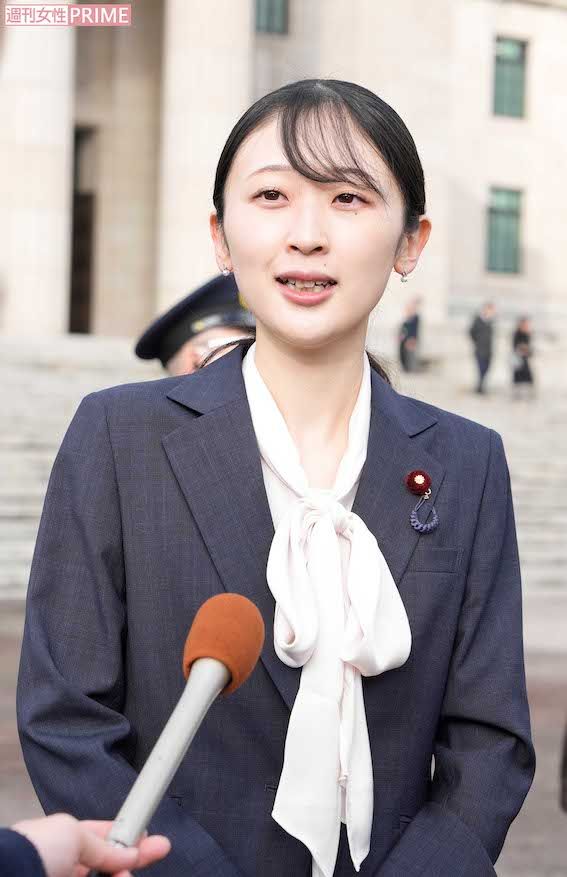 国会に初登院した村木汀氏。取材対応時の“パニック姿”が話題に