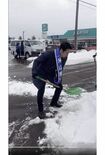 SNSで拡散されている、米山隆一氏の雪かき動画