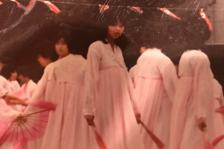 あまり記憶もないのですが、これは確か高校生のころの運動会での写真。学生時代の写真で残っているのはおそらくこれぐらいというシンシア