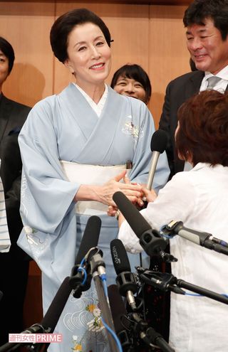 『土佐堀川』製作発表の会見では苦笑いで対応していた高畑