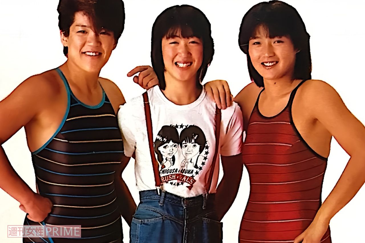 クラッシュギャルズとブル中野さん　写真／本人提供