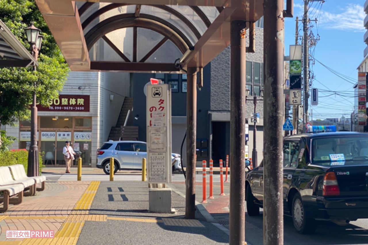 坂田容疑者が取り押さえられたJR茅ケ崎駅南口のタクシー乗り場付近