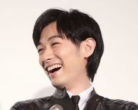 ディーン・フジオカ、主演映画の舞台挨拶会場で転倒寸前に